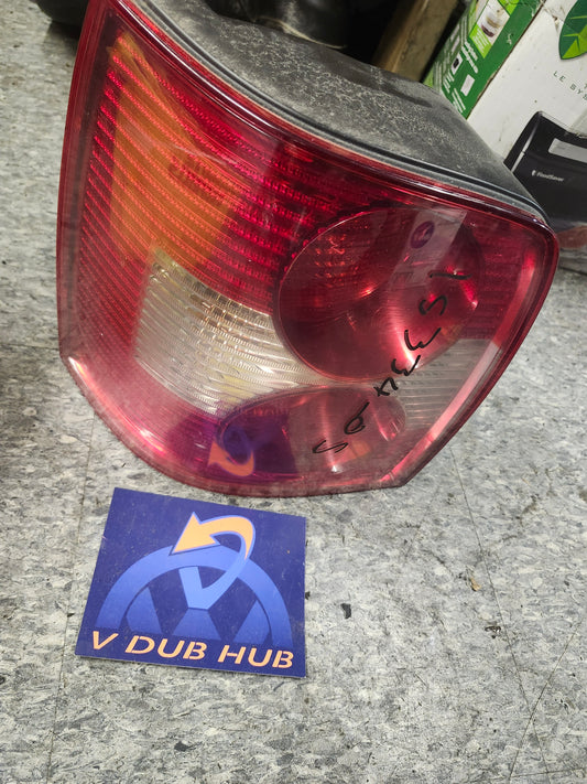B5.5 Wagon Driver TAIL LIGHT