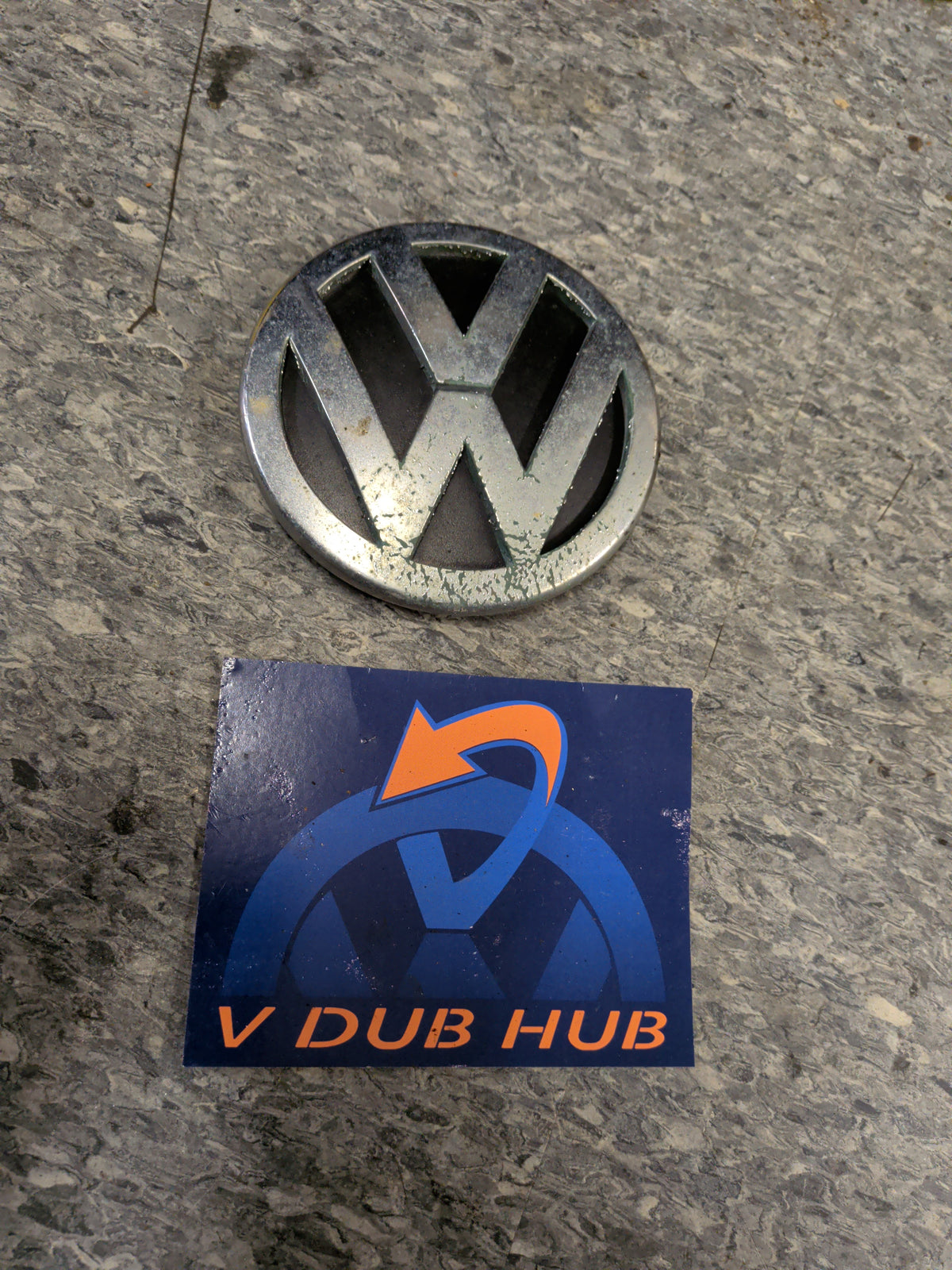 Golf CITY front emblem 1JE853601