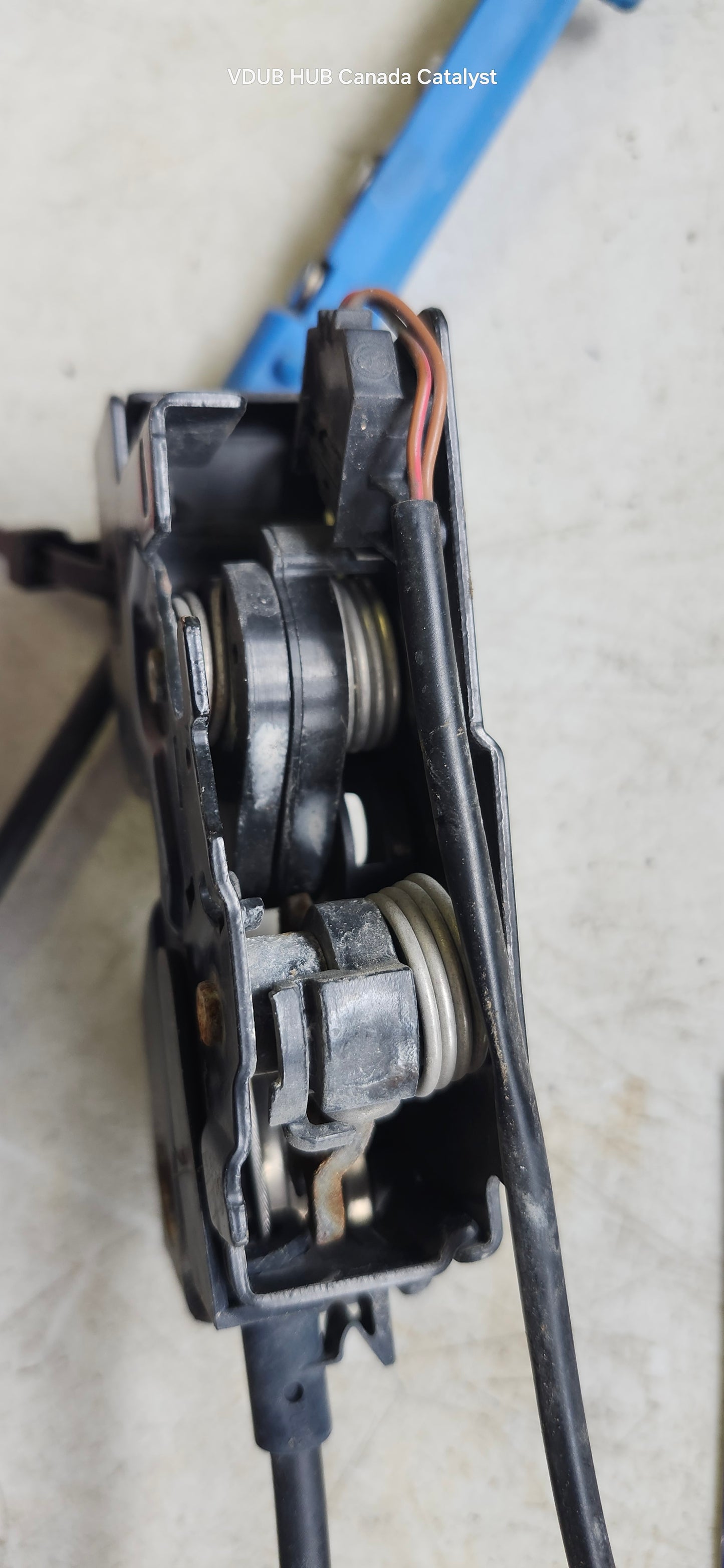 B7 Trunk Actuator