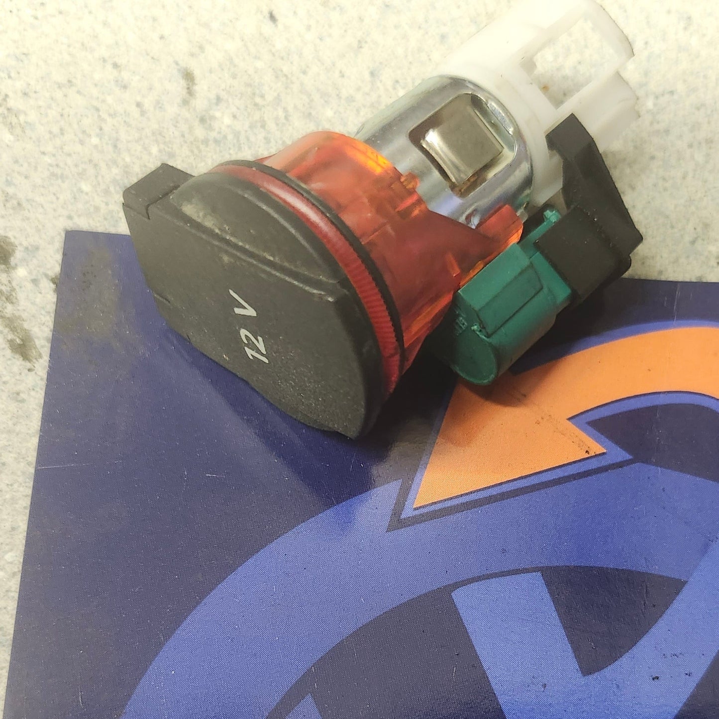 New Beetle 12V Power OUTLET 1J0919309