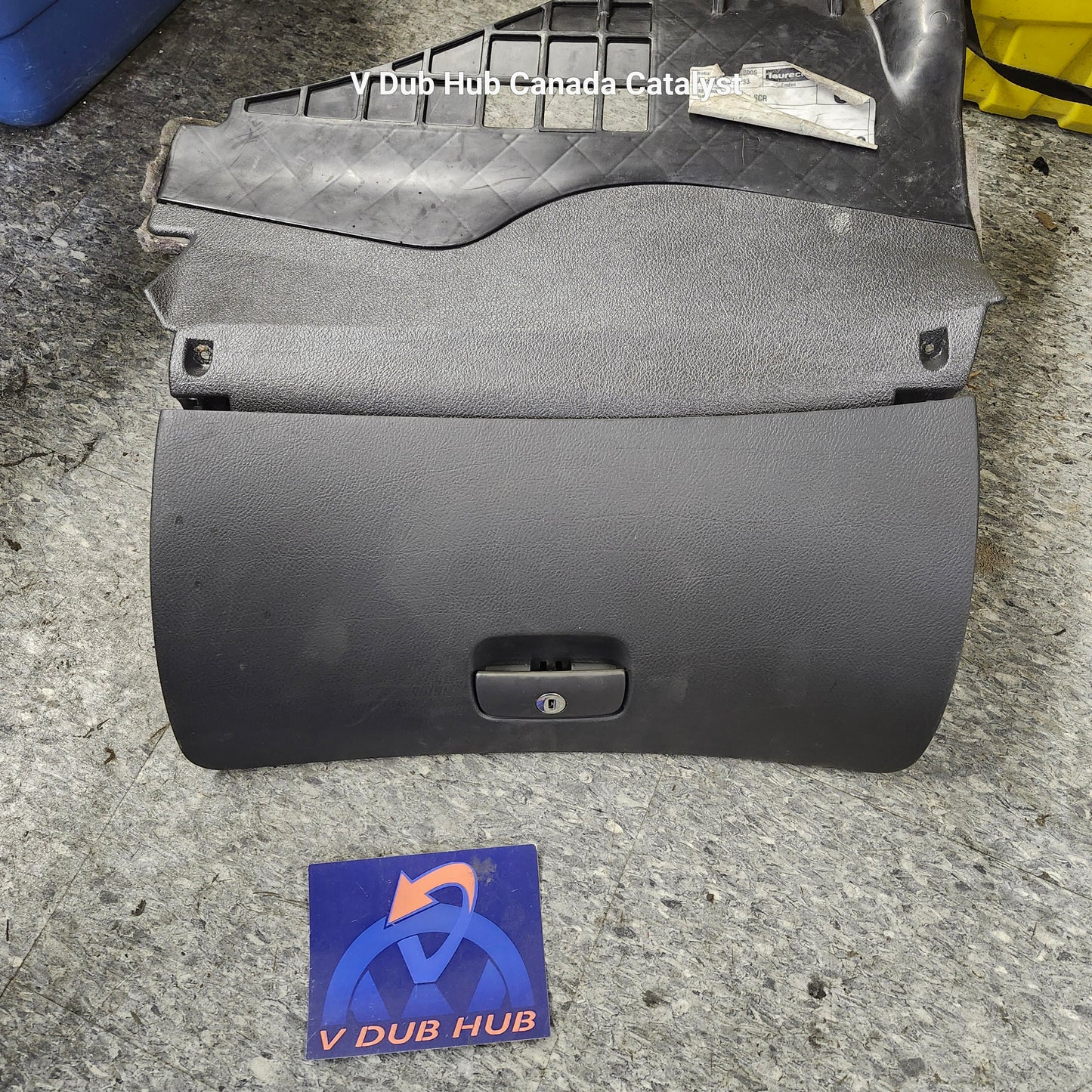 B5.5 dark Grey glovebox