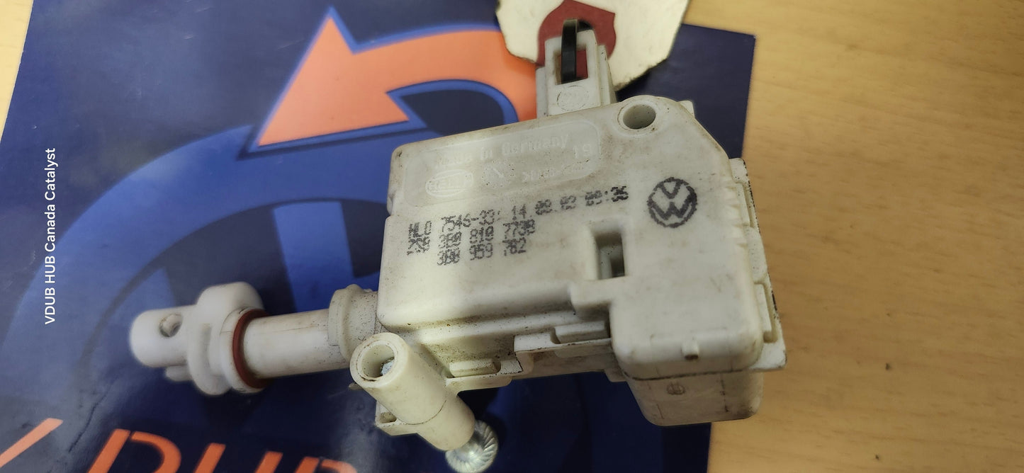 MK4 B5.5 Fuel Door Actuator 3B0959782