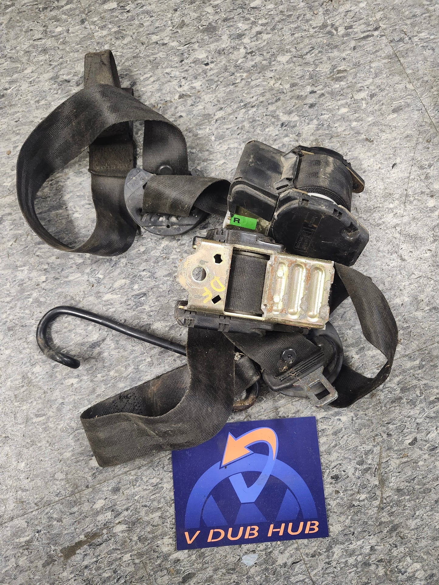 Mk3 2 door golf, seat belt set