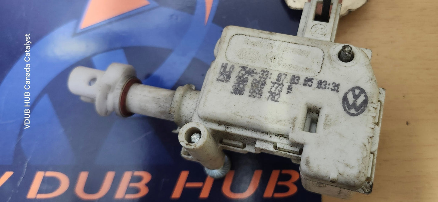 MK4 B5.5 Fuel Door Actuator 3B0959782