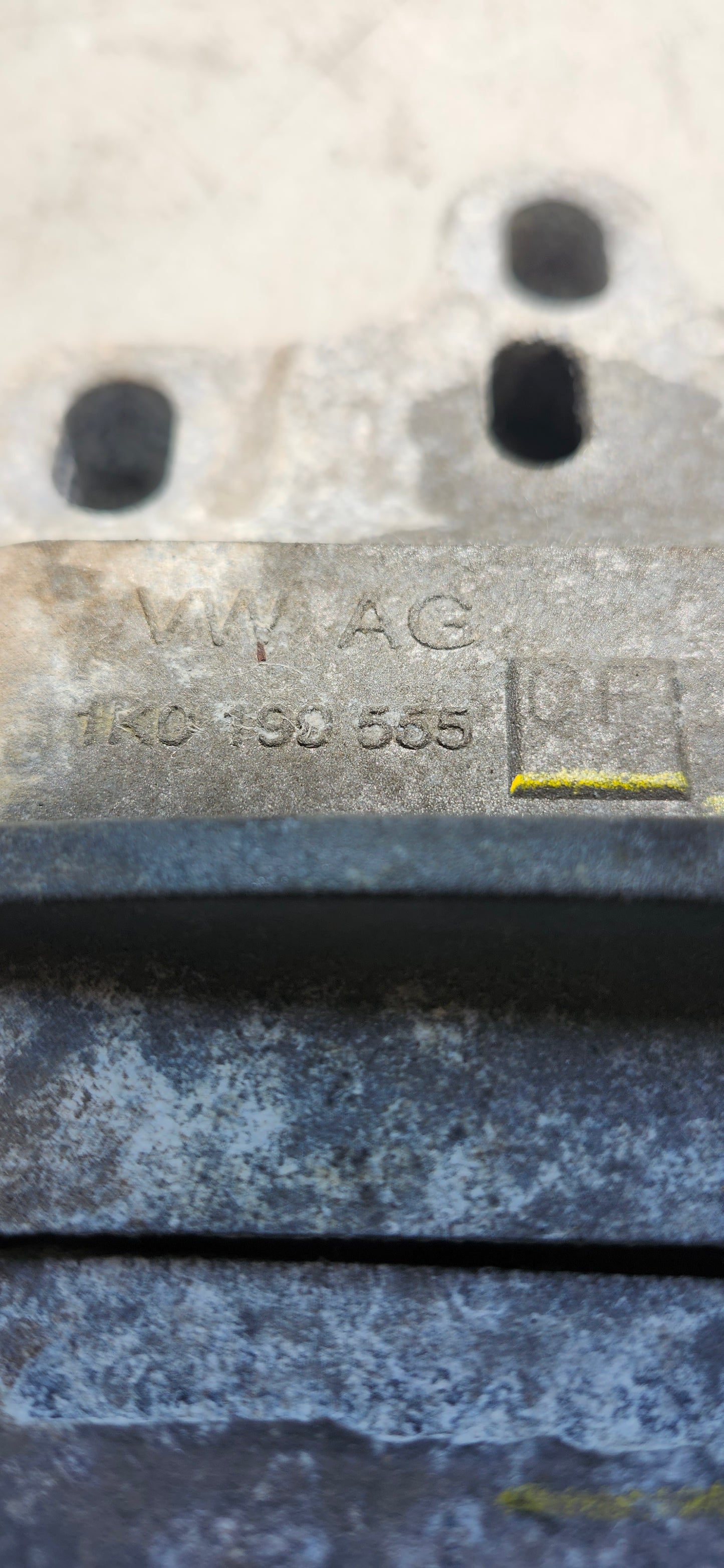 B7 MK5 MK6 Transmission MOUNT 1K0199555CP