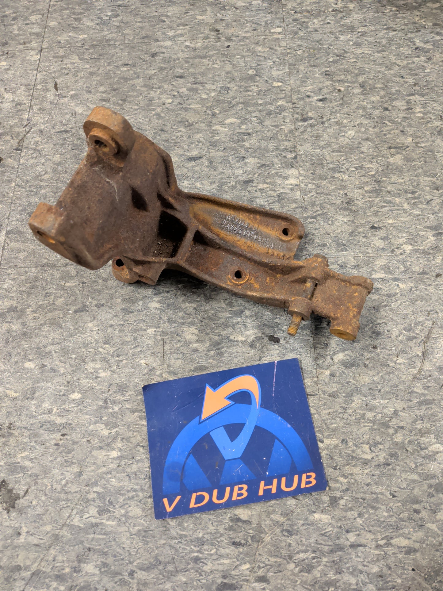 1.6 accessory bracket 068903145P