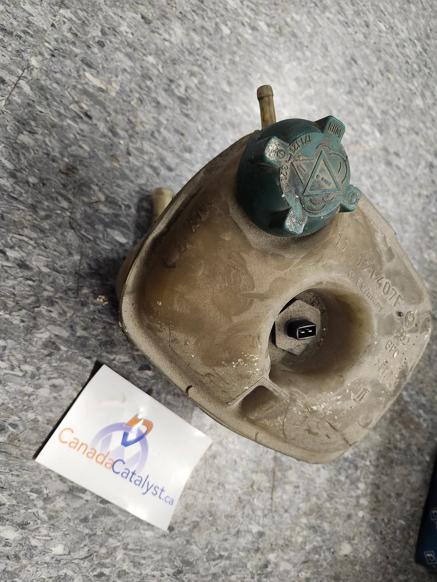 Vintage coolant bottle with sensor
