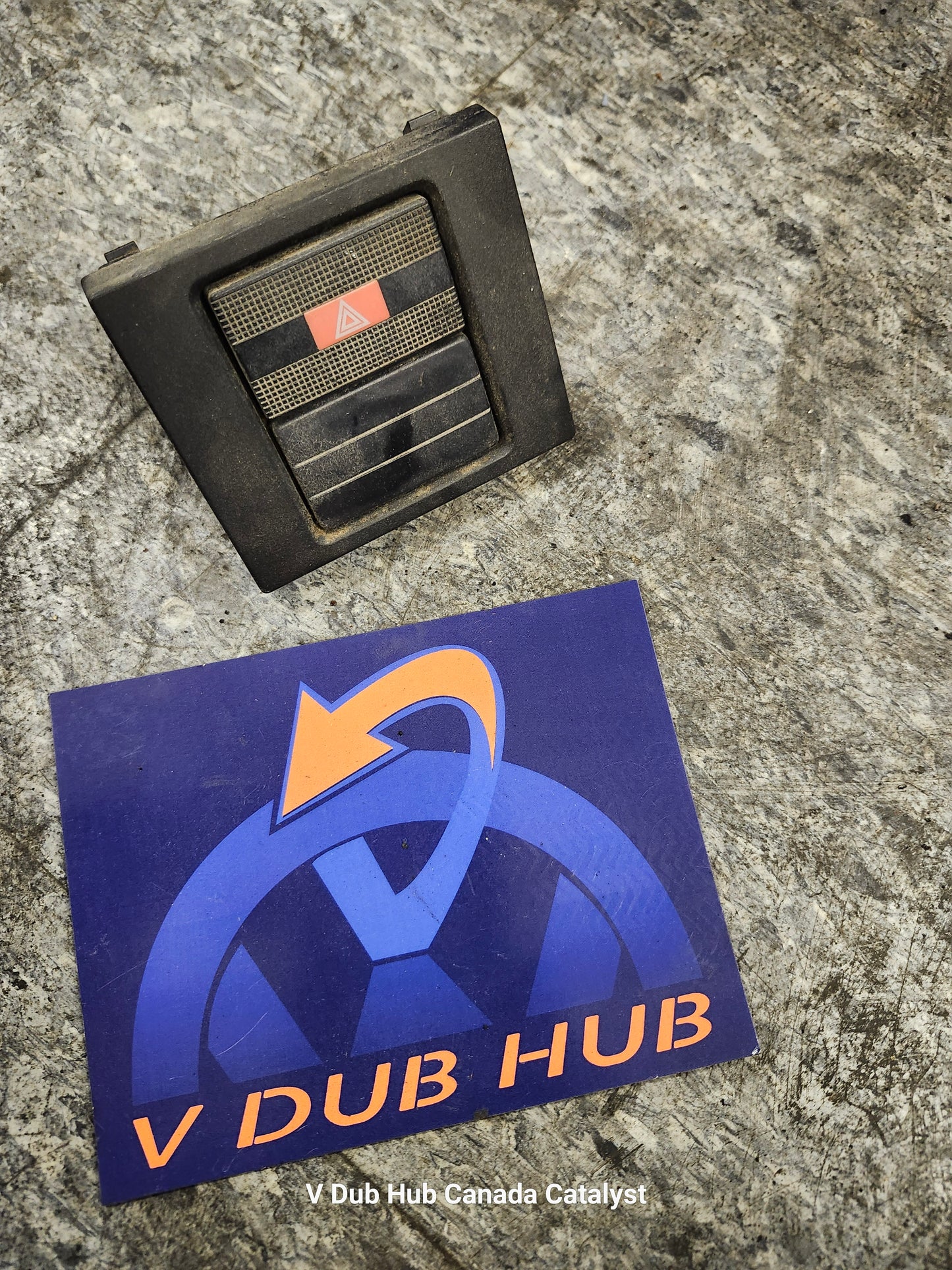 T4 Hazard and holder 701858139