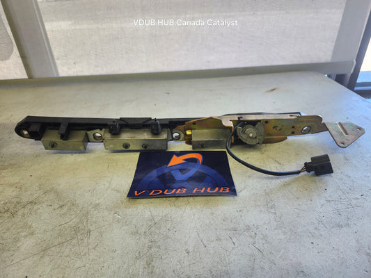 B5.5 Trunk Button/LOCK AND HANDLE 3B5827297