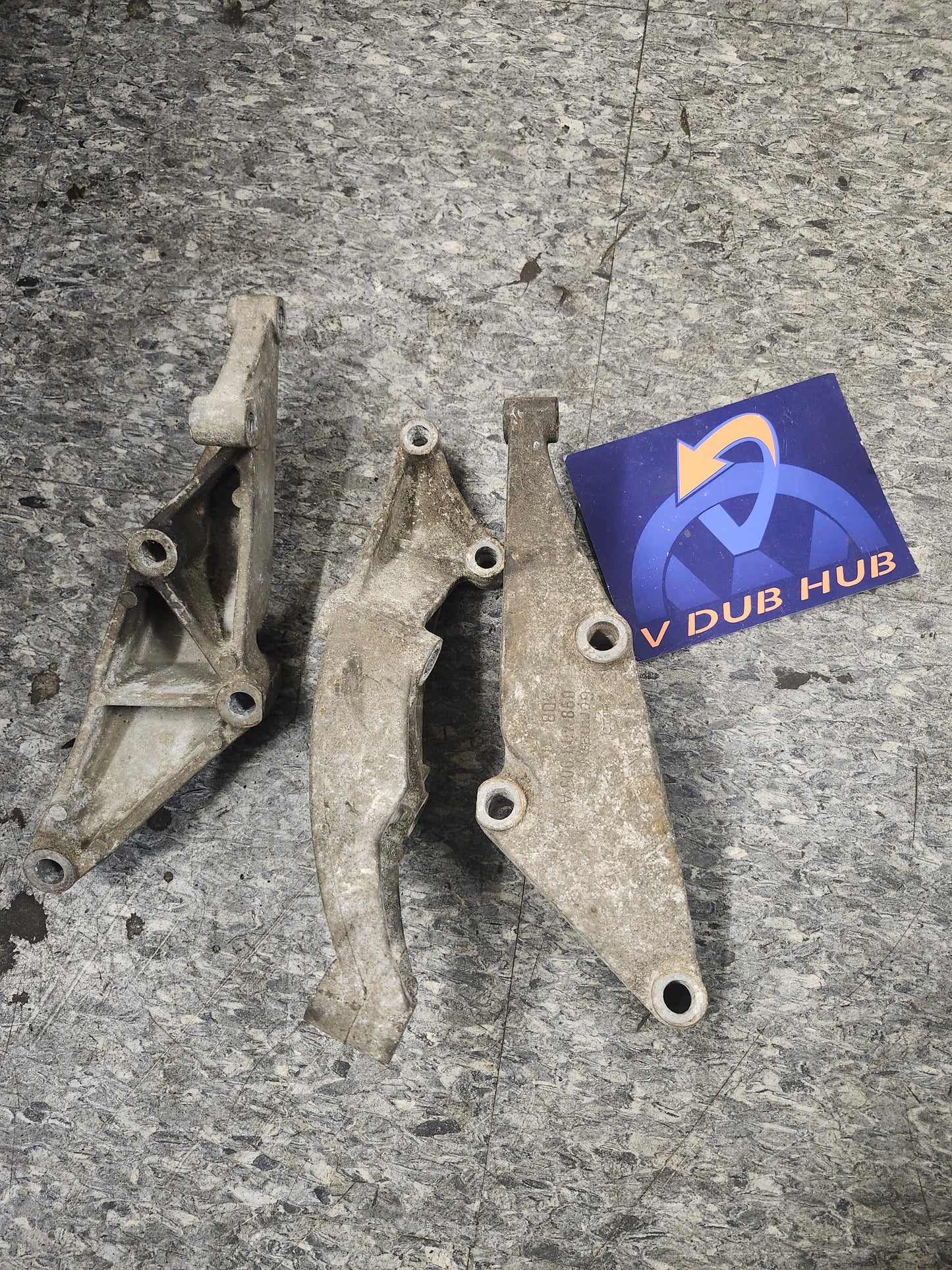 Early T4 Passenger CV Shaft Support 098409905A