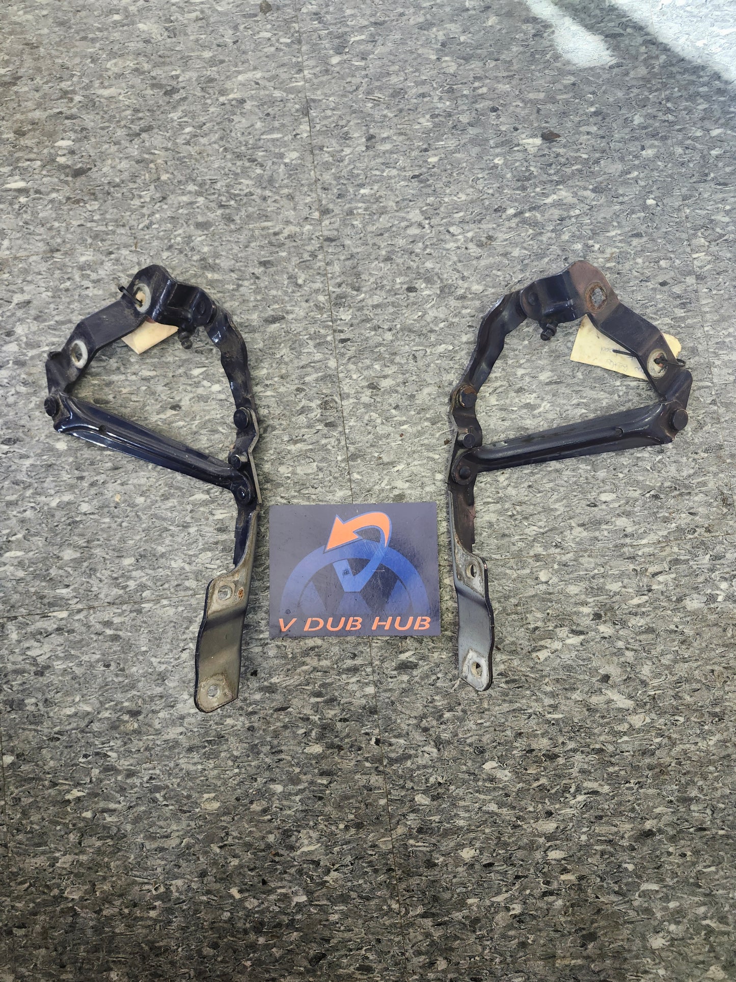 New Beetle HOOD HINGE SET 1C0823302F 1C0823301F