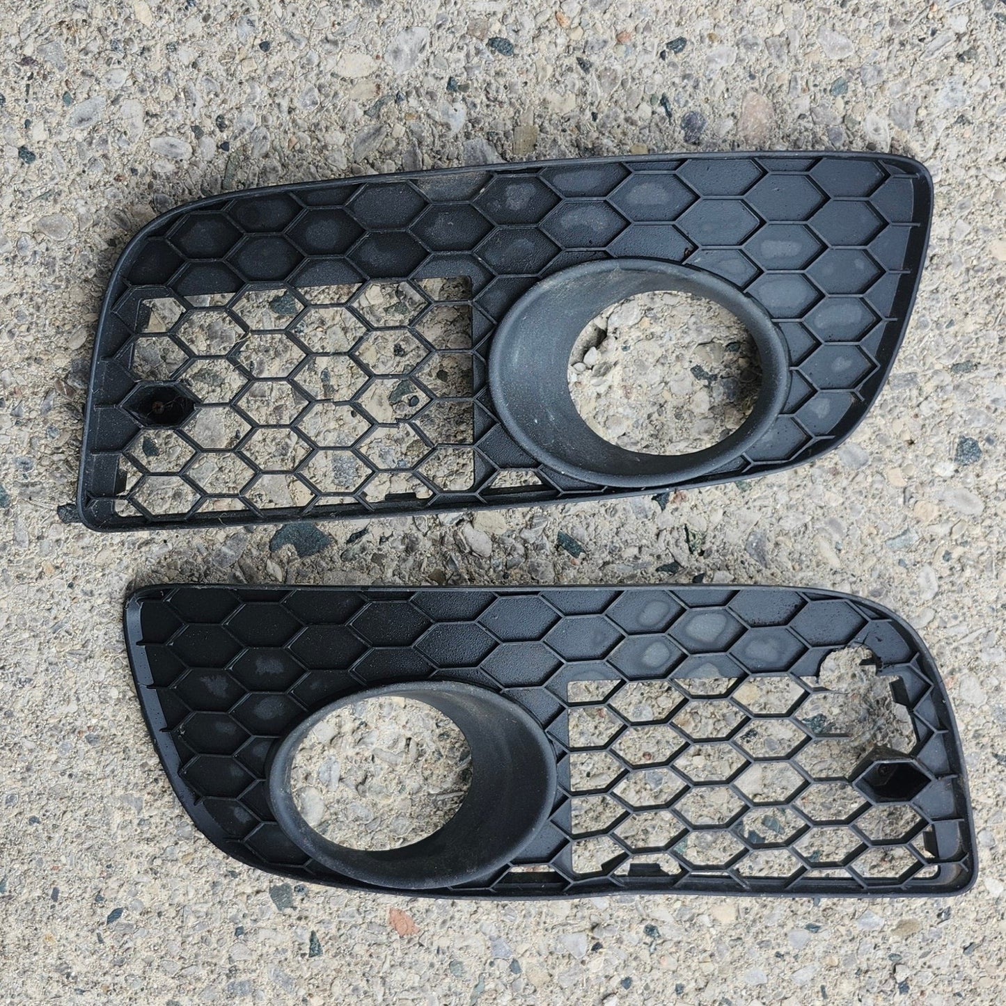 MK5 Fog Grille Set (imperfect)