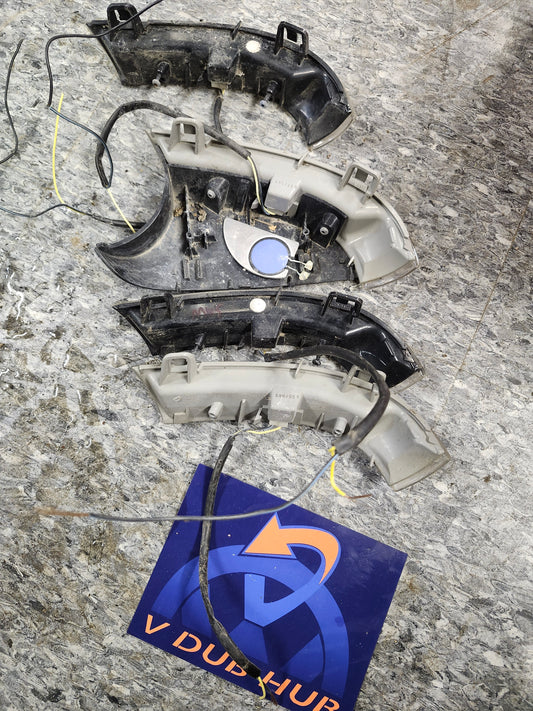 MK5/B5.5 Passenger Side Mirror Signal LIGHT