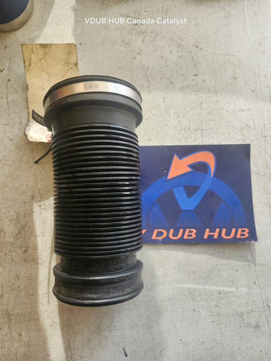 B5.5 AIR BOX HOSE 8D0120627