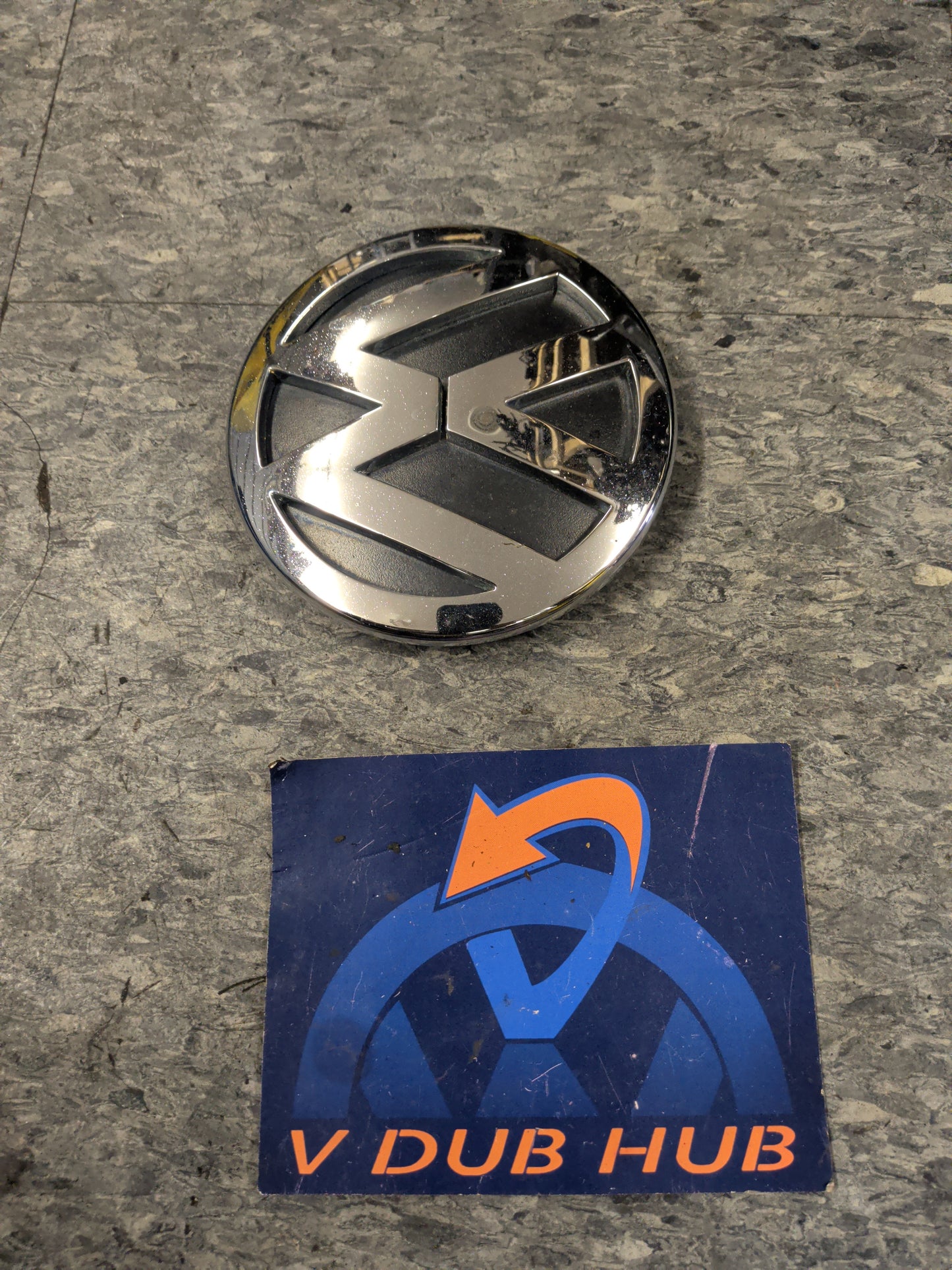 Golf CITY front emblem 1JE853601