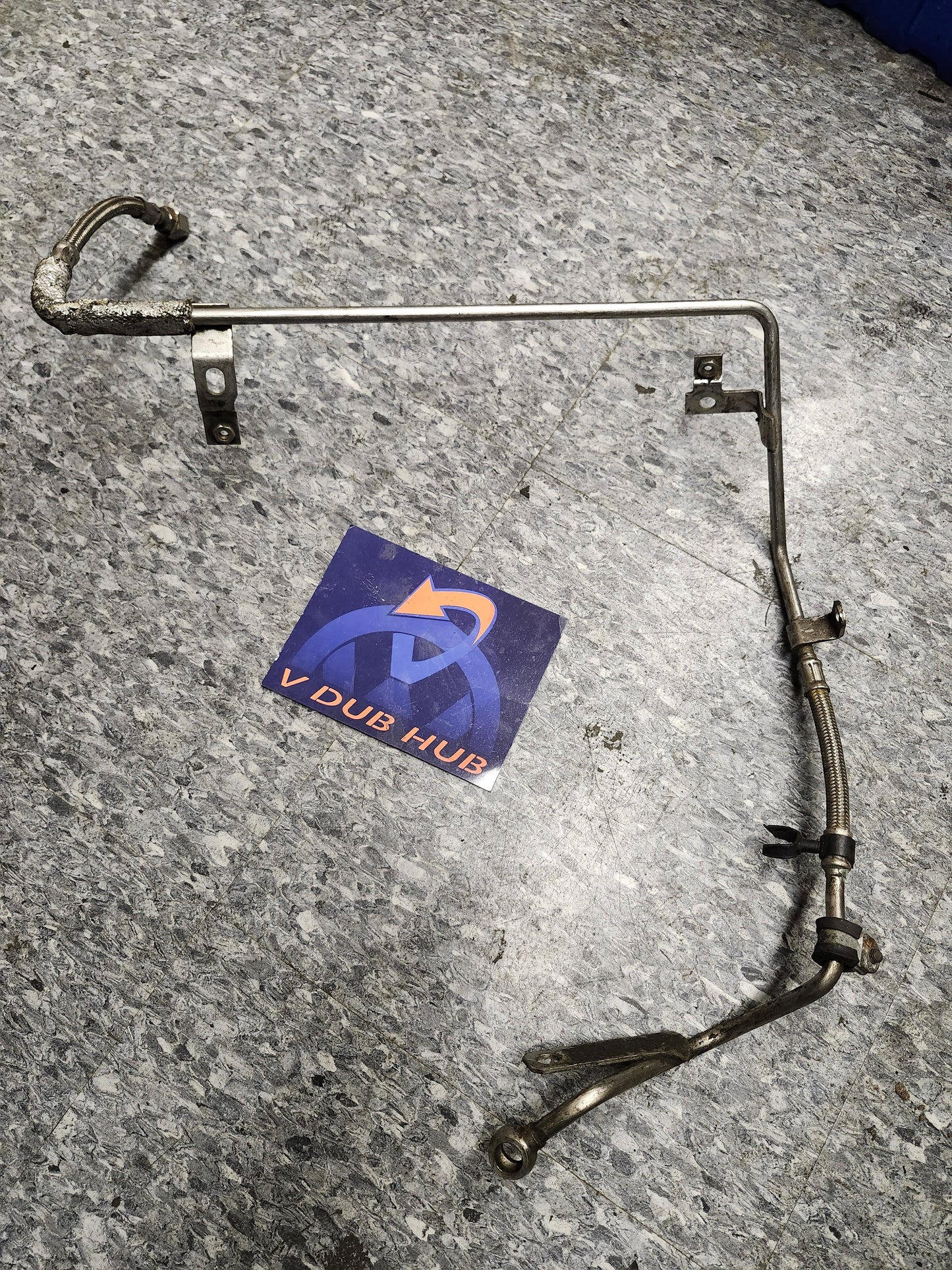 B5 b5.5 1.8t oil feed line