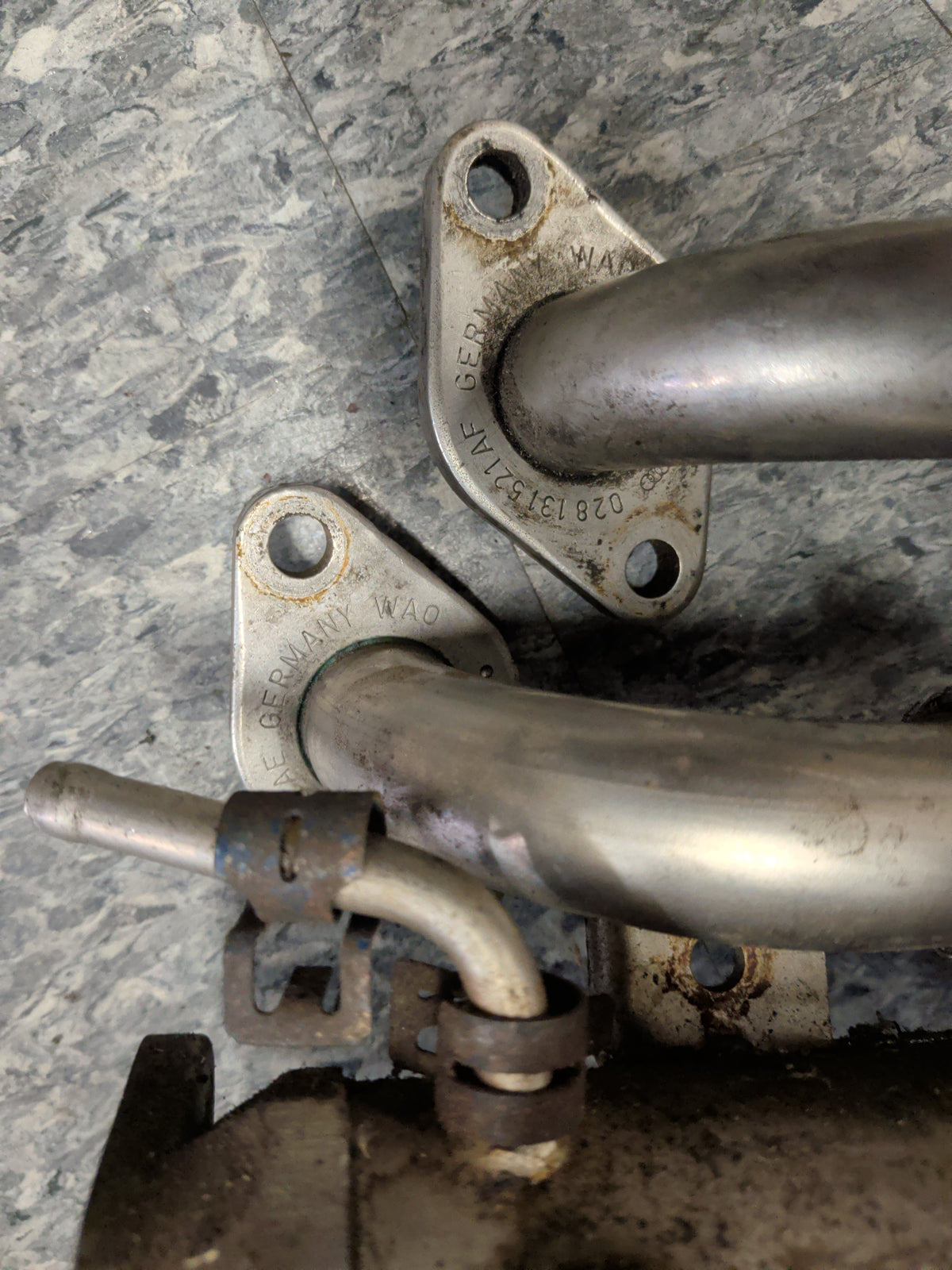 B4 EGR Pipe 028131521AE 028131521AF