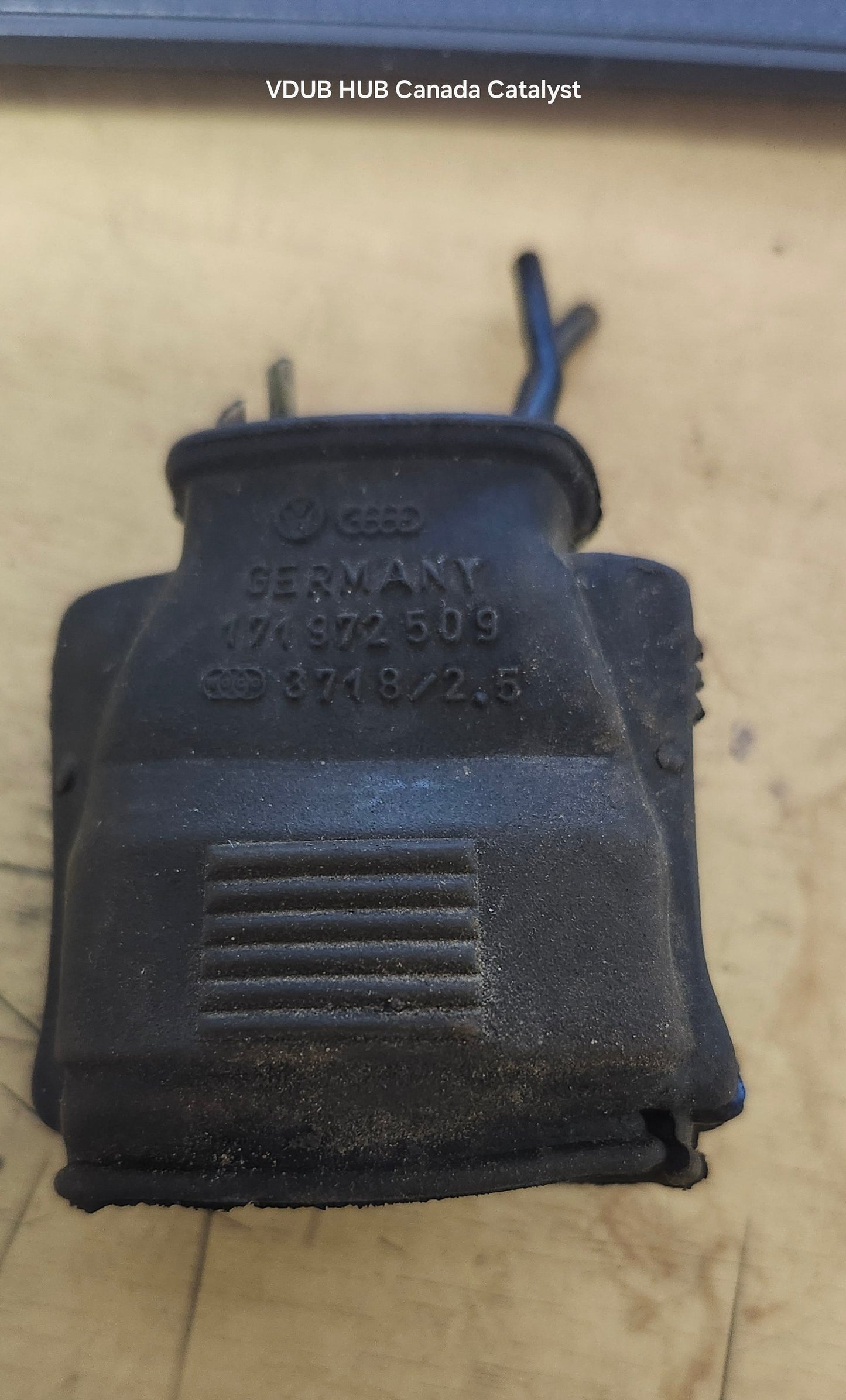 Pigtail plug 171972509 171972507