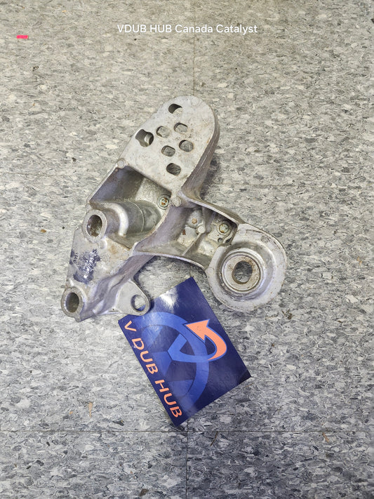 B5 DRIVER ENGINE MOUNT 4B0199351B