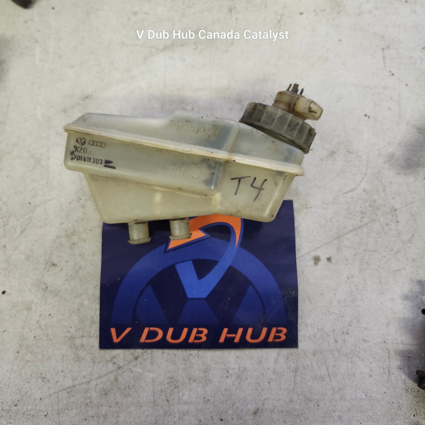T4 brake master cylinder reservoir 701611303