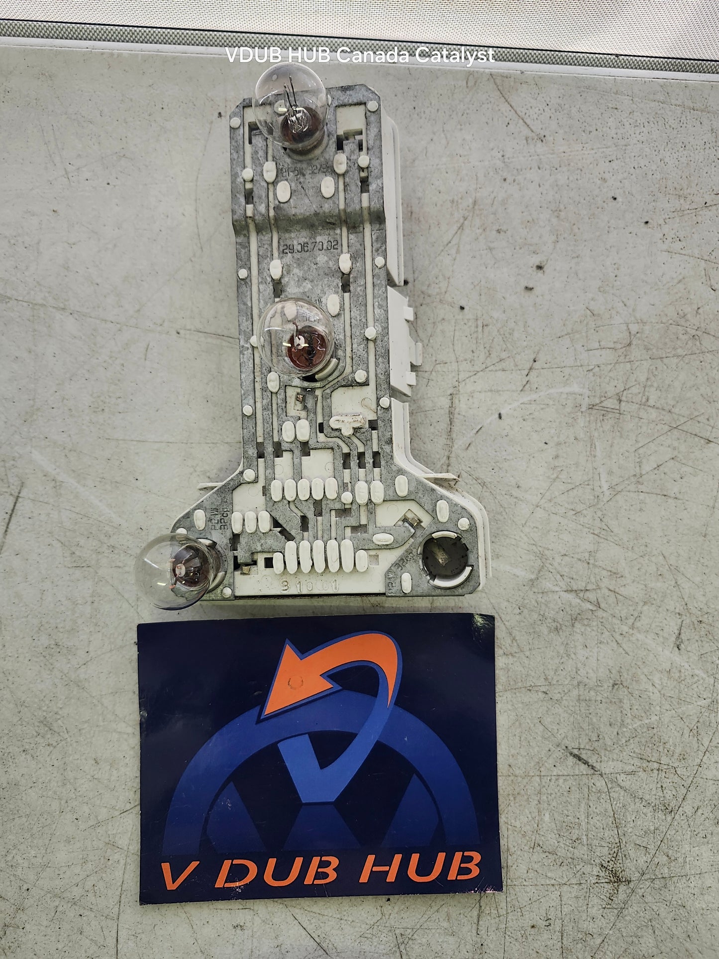 B5 TAIL LIGHT BULB TRAY 3B5945257