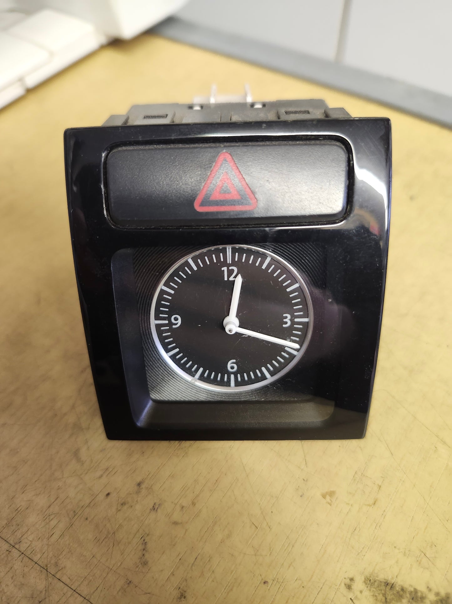 B7 Clock 561919204B