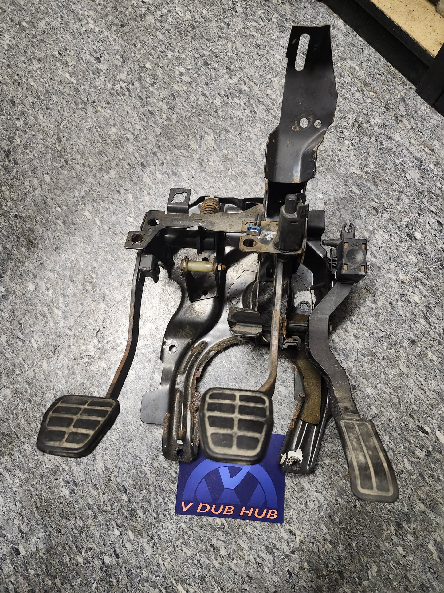 B4 Pedal CLUSTER