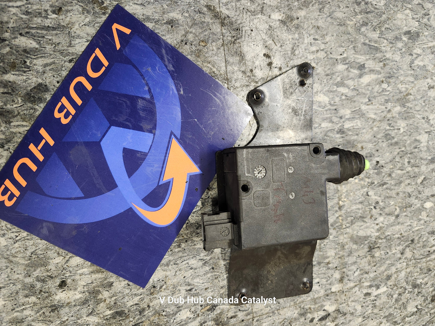 Mk3 golf hatch actuator