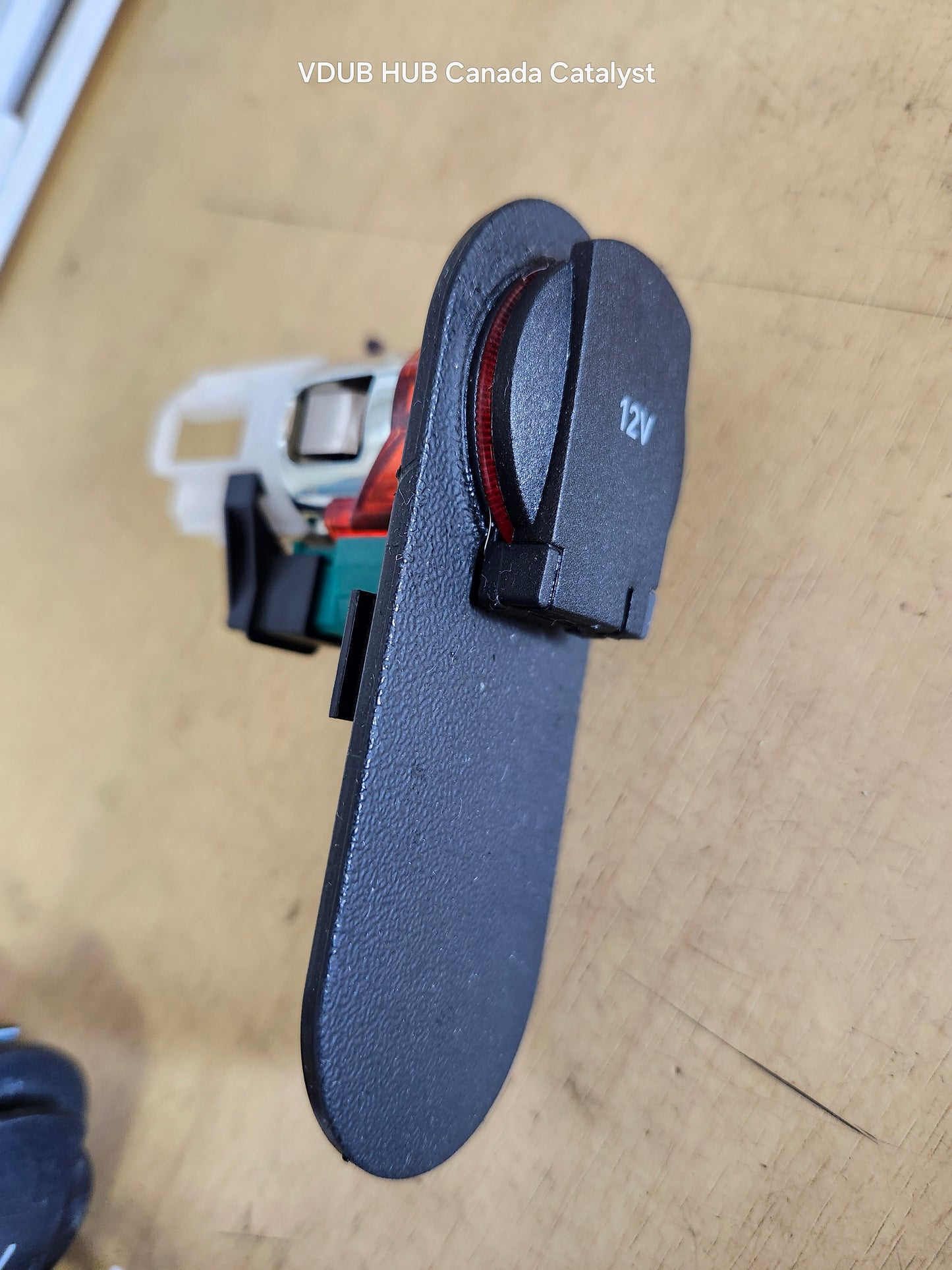 06-10 New Beetle 12V POWER OUTLET 1J0919309 and TRIM 1C0864375