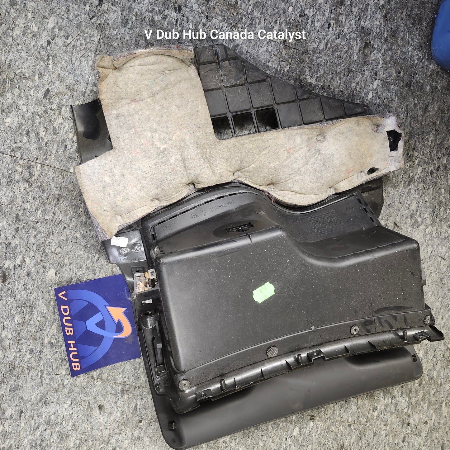 B5.5 dark Grey glovebox