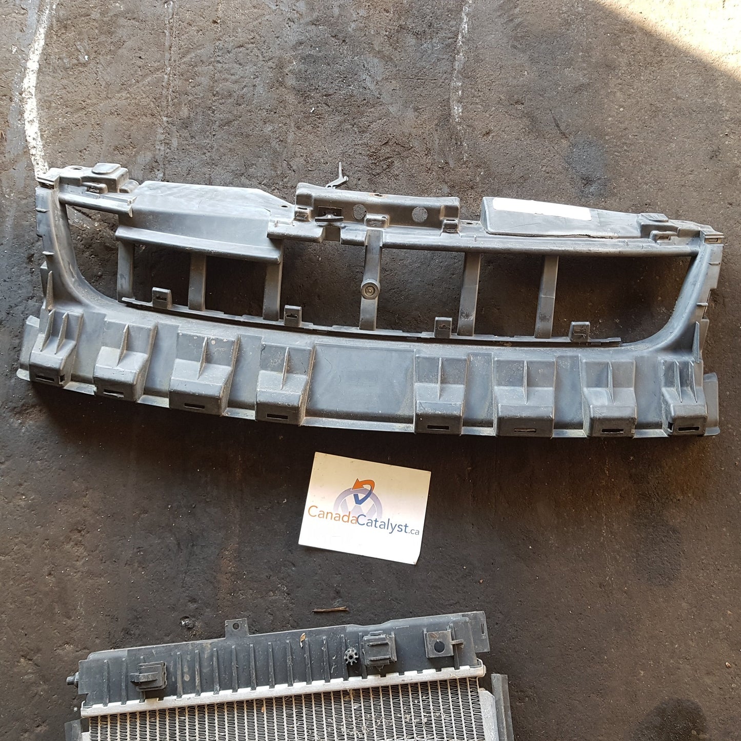 B5 Upper Radiator Grille SUPPORT