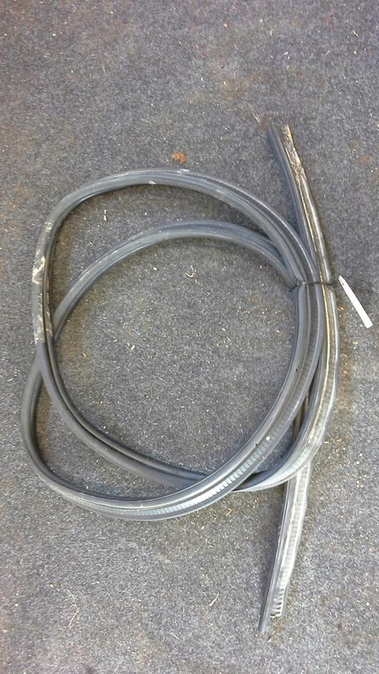 MK5 Jetta Trunk WEATHERSTRIP