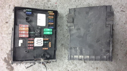 MK5 Jetta FUSE BOX With COVER
