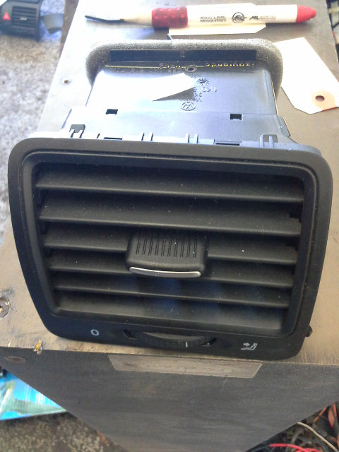 MK5 Jetta Passenger DASH VENT