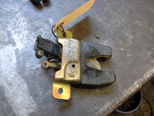 MK3 Trunk LATCH 357827503B