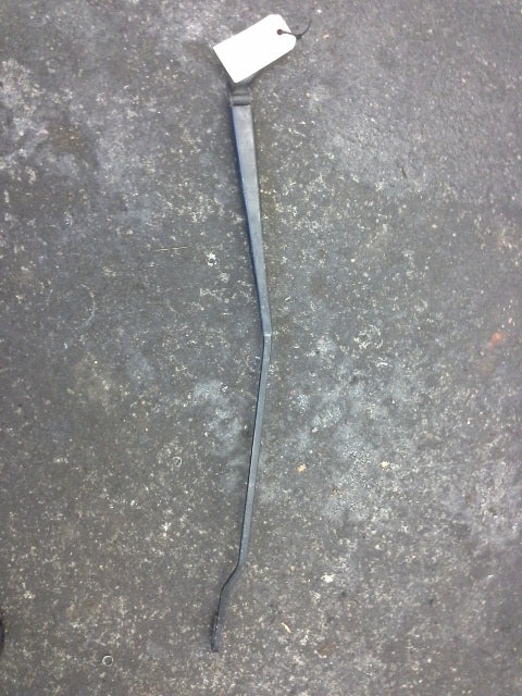 MK4 Windshield Passenger Wiper Arm - V DUB HUB