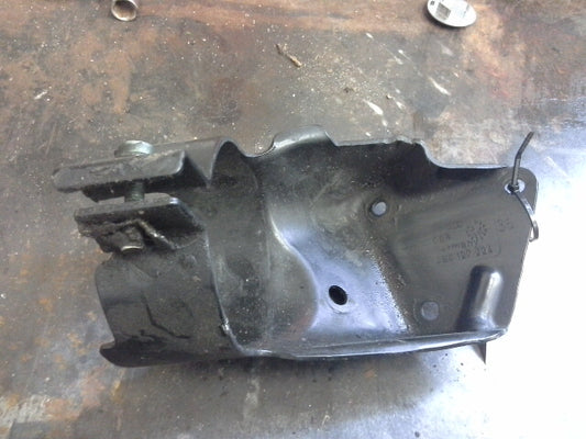 B5.5 Fuel Filter BRACKET