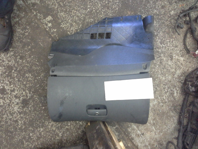 B5.5 GLOVEBOX