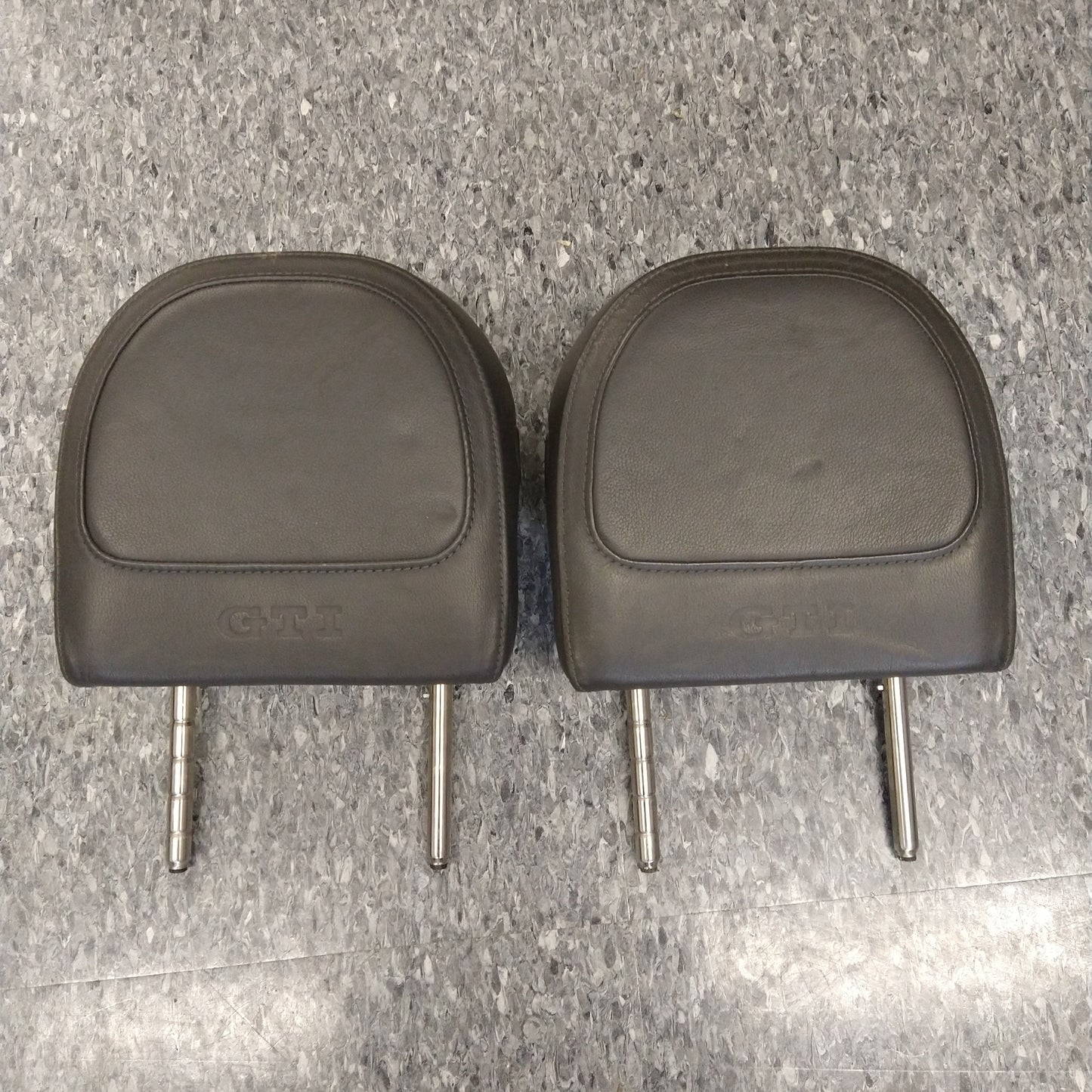 GTI Headrest Front Set