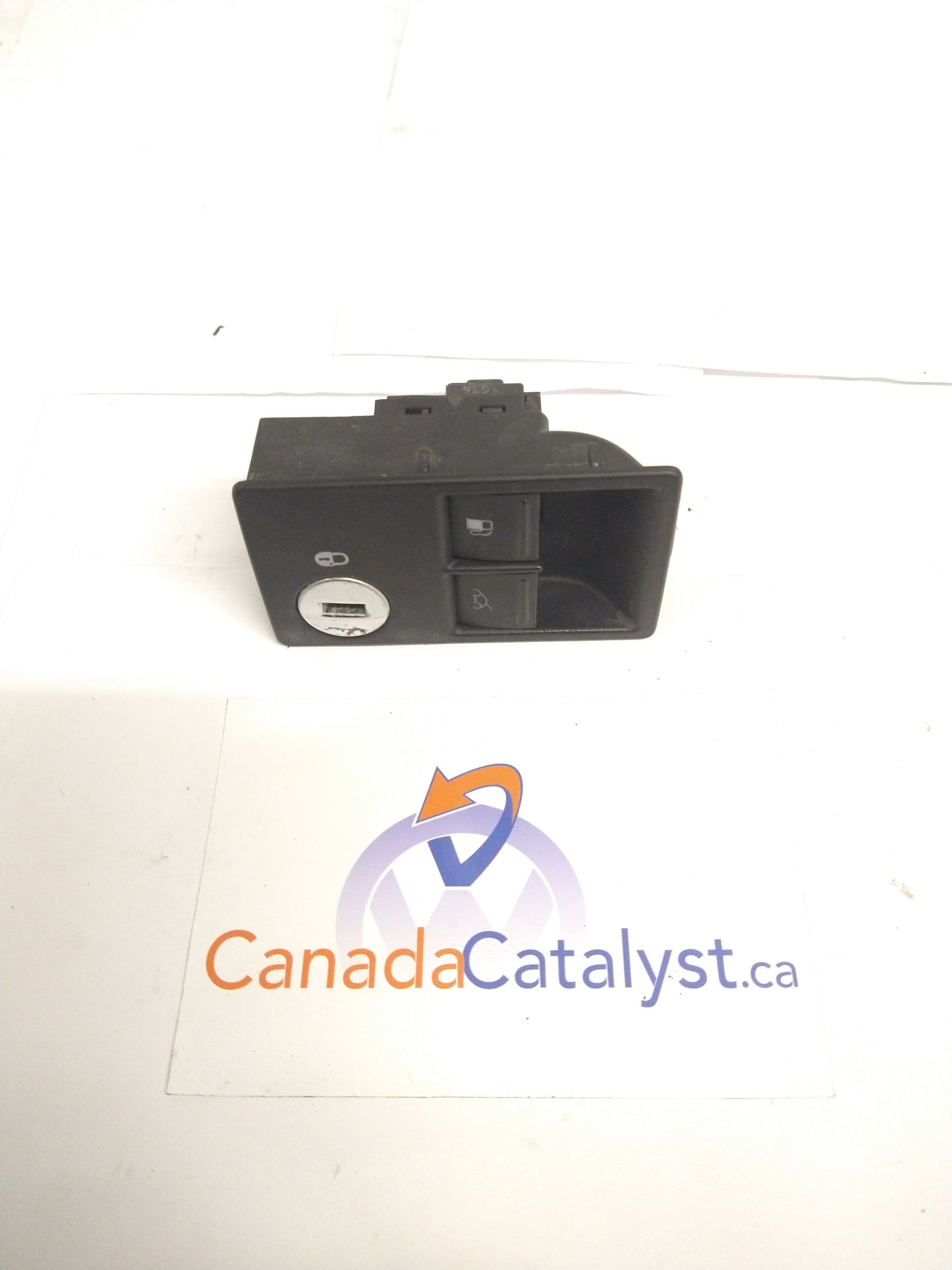 New Beetle Convertible Hatch/Fuel Release SWITCH 1Y0959551A