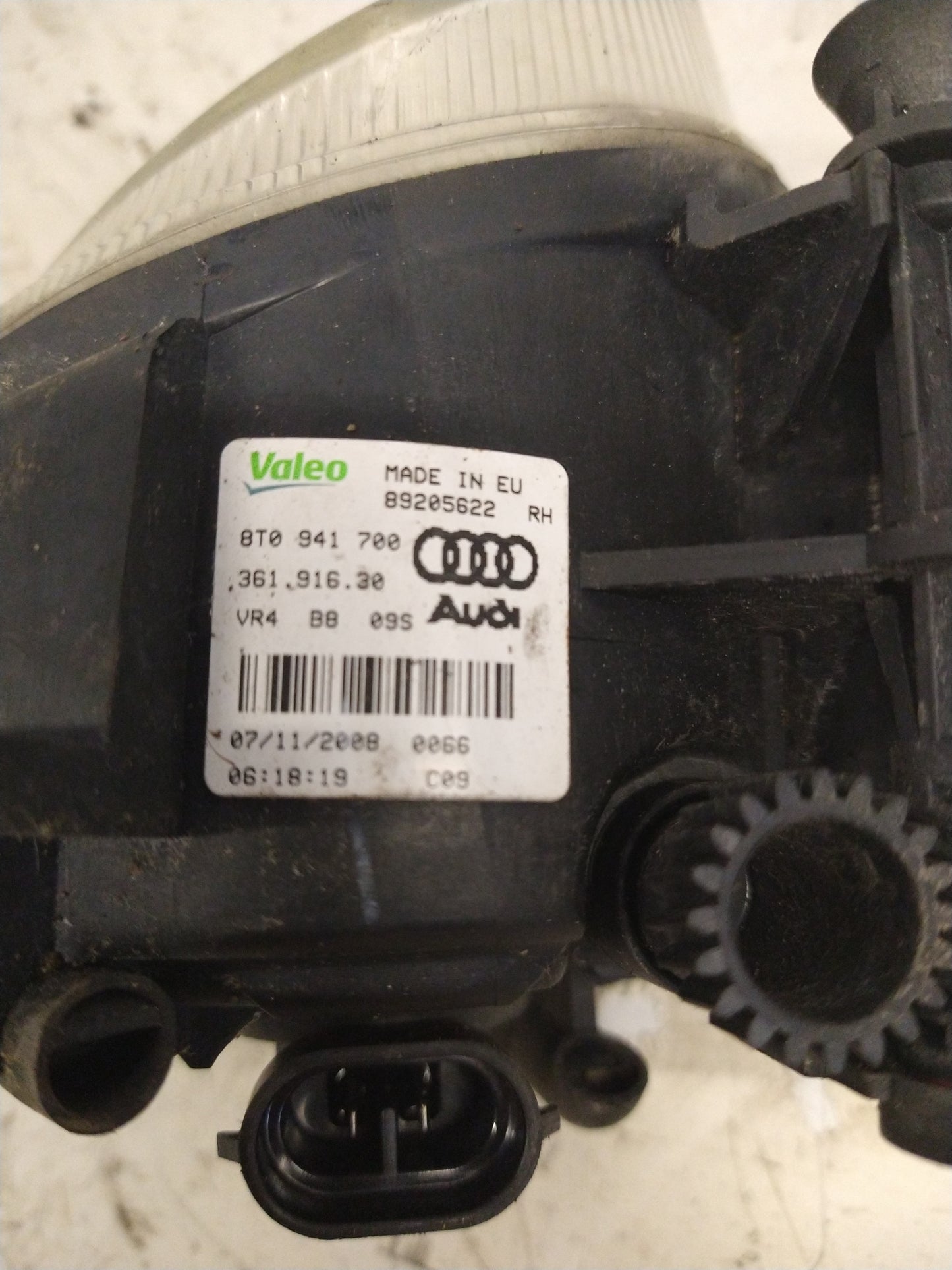 B6 CC Passenger Fog LIGHT 8T0941700
